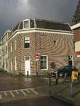908813 Gezicht op het winkelhoekpand Lauwerecht 229 te Utrecht, met rechts de Hoogstraat.N.B. bouwjaar: 1919tot 1972: ...